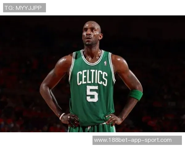 费尔顿：莫布里应学习加内特的心态每晚都要展现出强硬的竞争精神